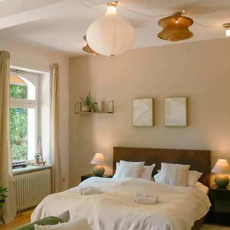 Big-size Bett Gartenapartment *