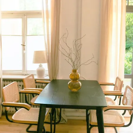 Big-size Bett Gartenapartment